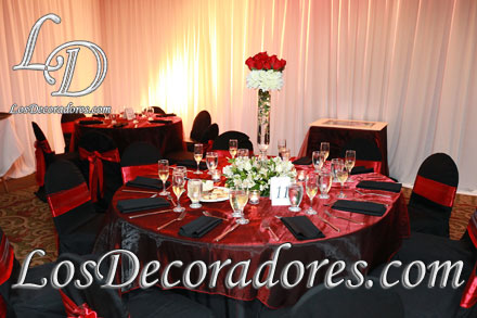 Iluminación de salón durante la boda