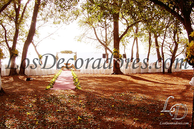 Decoración de boda en la playa por LosDecoradores.com